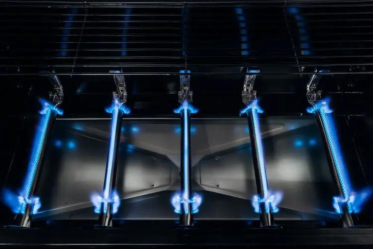 Dyna-Glo Premier 5 Burner Gas Grill - DGP552CSP-D / DGP552SSP-D / DGP552SSN-D thumbnail 3